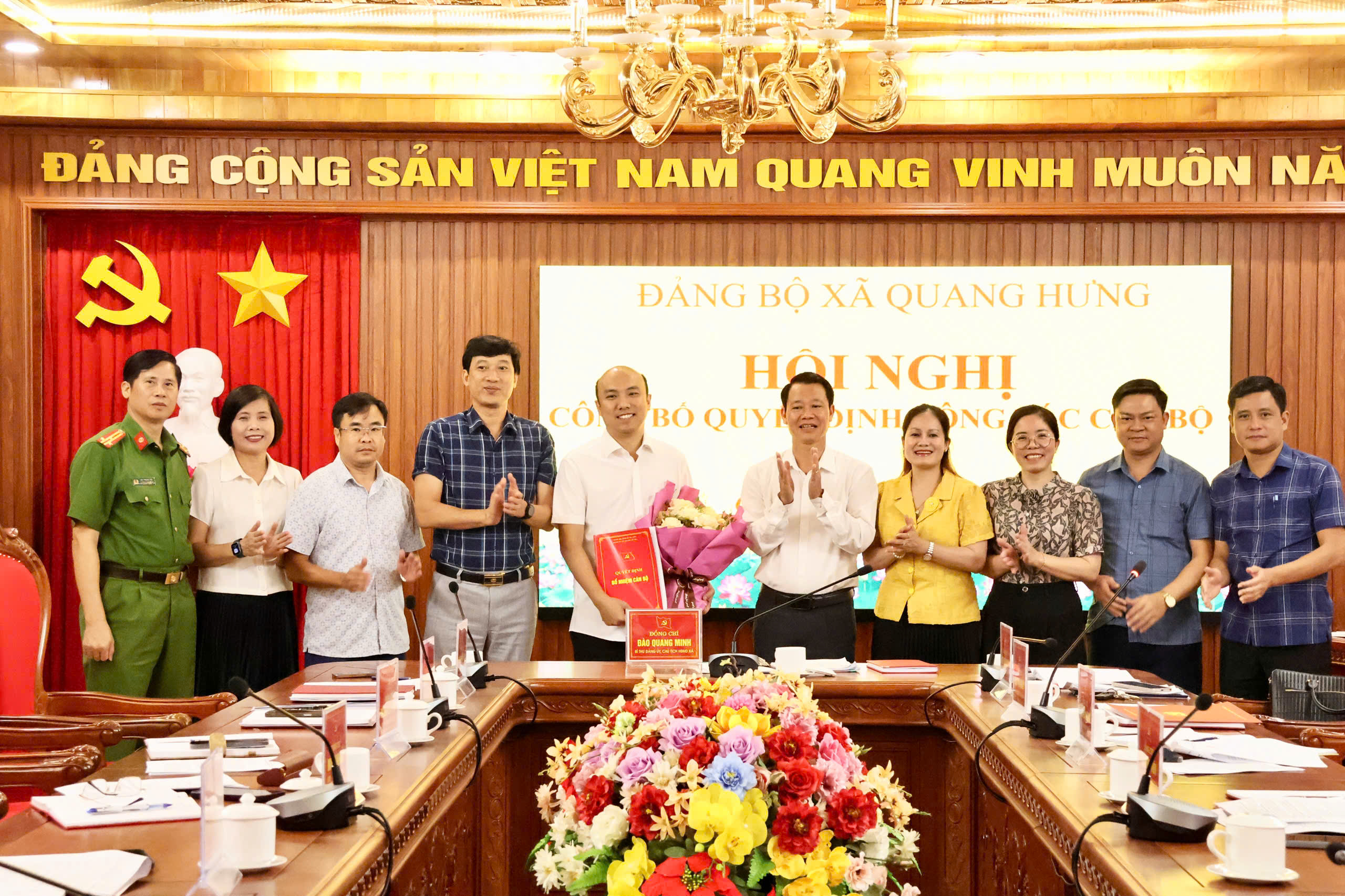 Hội nghị Ban thường vụ đảng ủy xã công bố quyết định công tác cán bộ