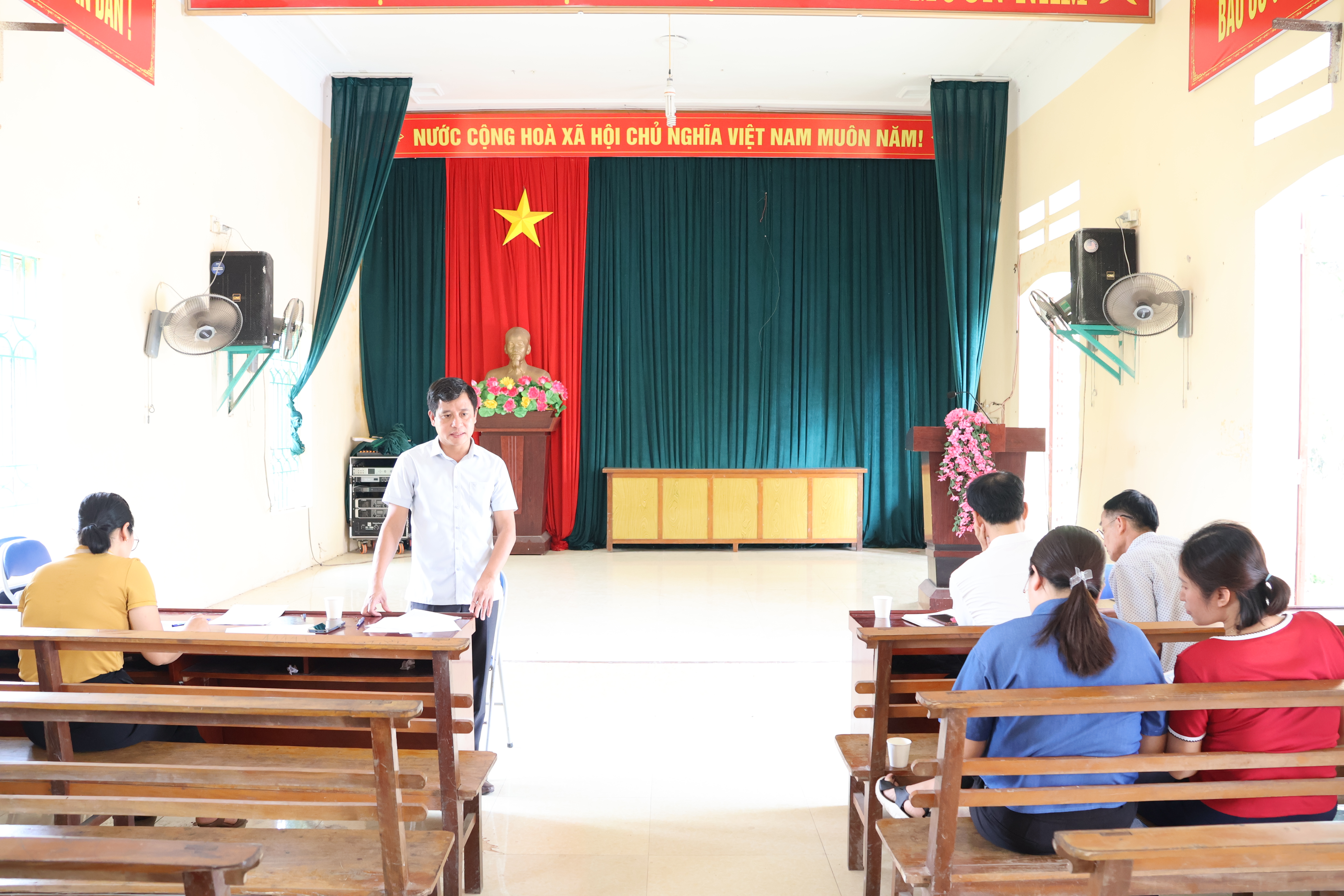 ĐẢNG ỦY XÃ QUANG HƯNG THỰC HIỆN QUY TRÌNH NHÂN SỰ TẠI CÁC CHI BỘ THÔN
