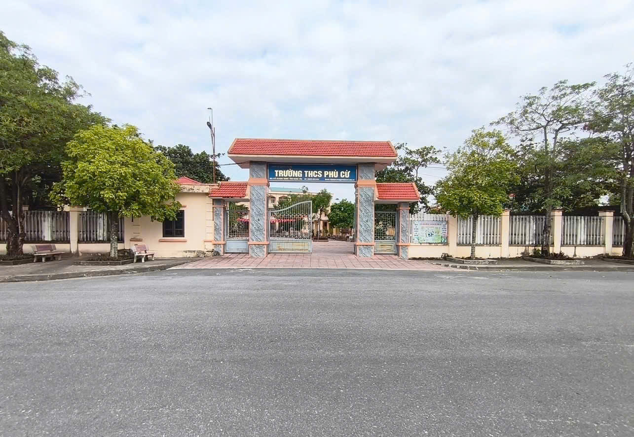 Trường THCS Phù Cừ tập trung công tác chỉ đạo tuyển sinh khối lớp 6 năm học 2026 - 2027