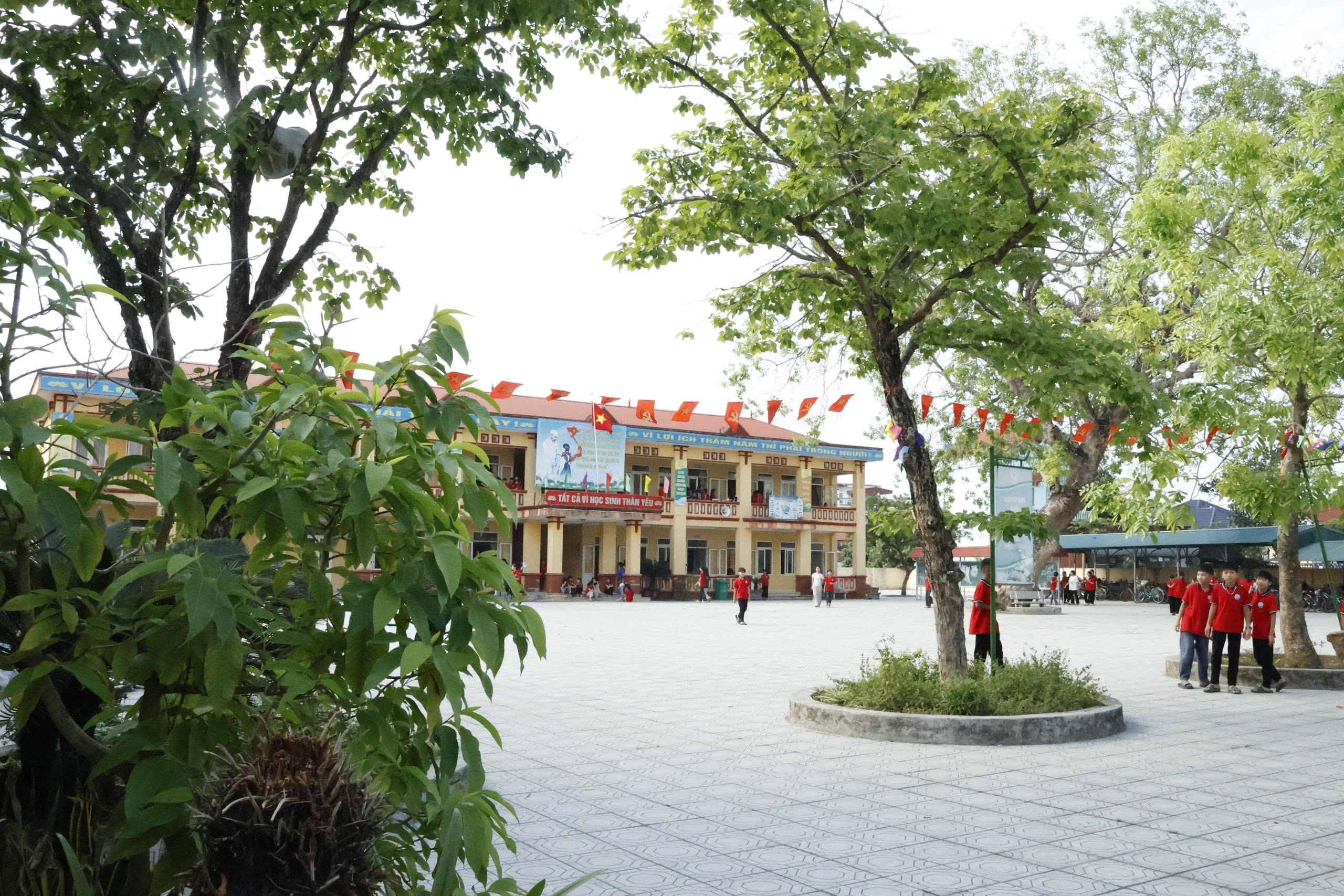 Thường trực Đảng ủy xã kiểm tra công tác giáo dục tại các trường THCS  trên địa bàn xã
