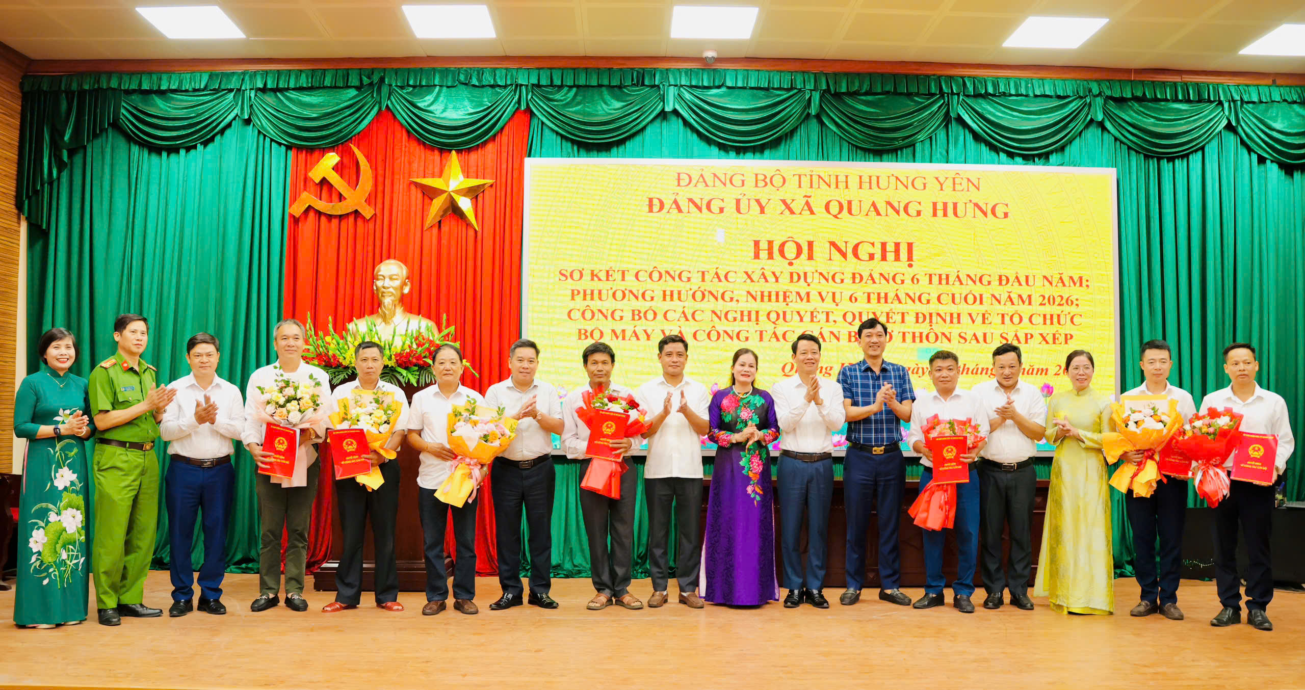 ĐẢNG ỦY XÃ QUANG HƯNG SƠ KẾT CÔNG TÁC XÂY DỰNG ĐẢNG 6 THÁNG ĐẦU NĂM 2026, CÔNG BỐ CÁC NGHỊ QUYẾT, QUYẾT ĐỊNH VỀ TỔ CHỨC BỘ MÁY VÀ CÔNG TÁC CÁN BỘ THÔN SAU SẮP XẾP