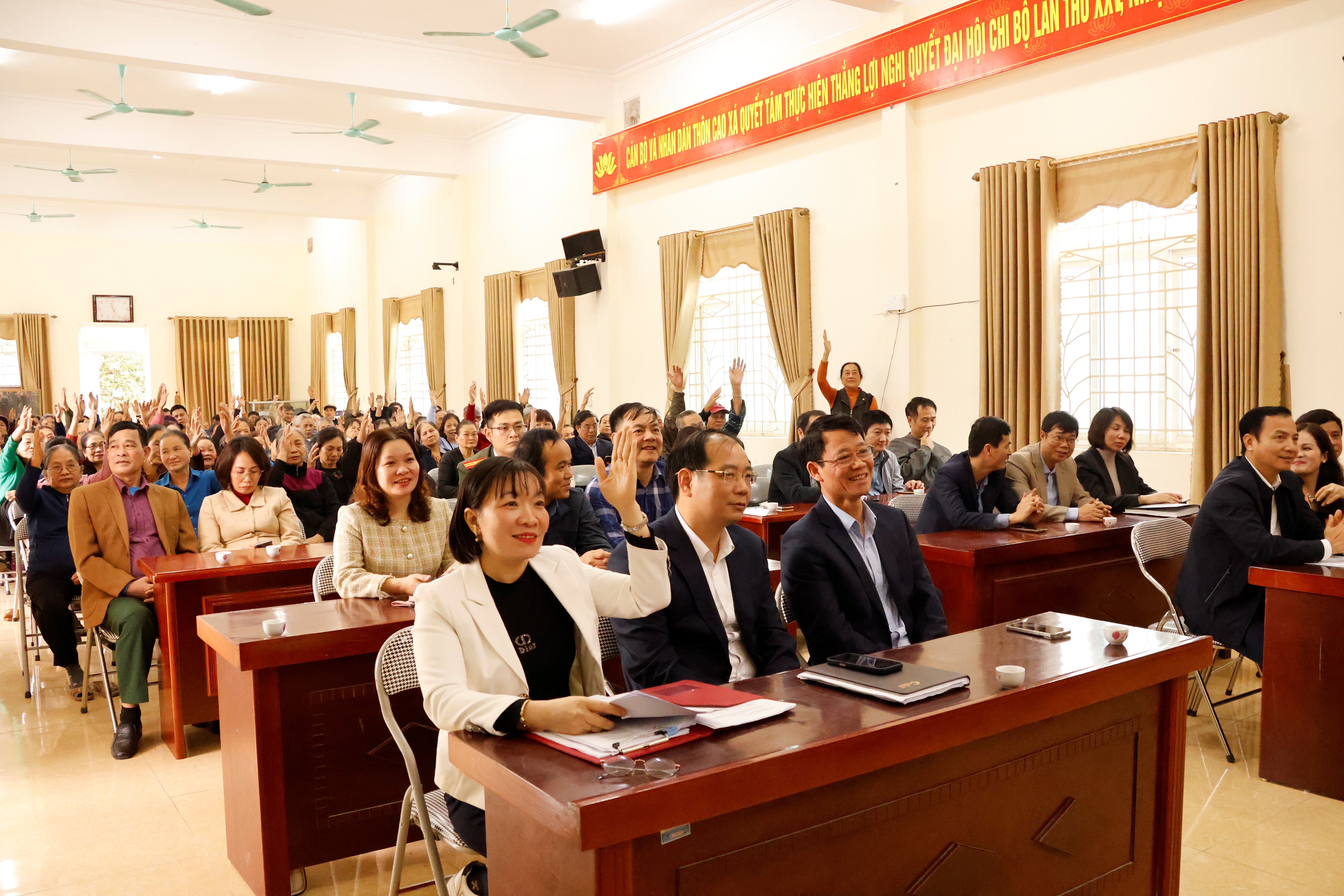 THÔN CAO XÁ TỔ CHỨC HỘI NGHỊ LẤY Ý KIẾN NHẬN XÉT VÀ TÍN NHIỆM CỬ TRI NƠI CƯ TRÚ ĐỐI VỚI NGƯỜI ỨNG CỬ ĐẠI BIỂU HĐND CÁC CẤP, NHIỆM KỲ 2026–2031