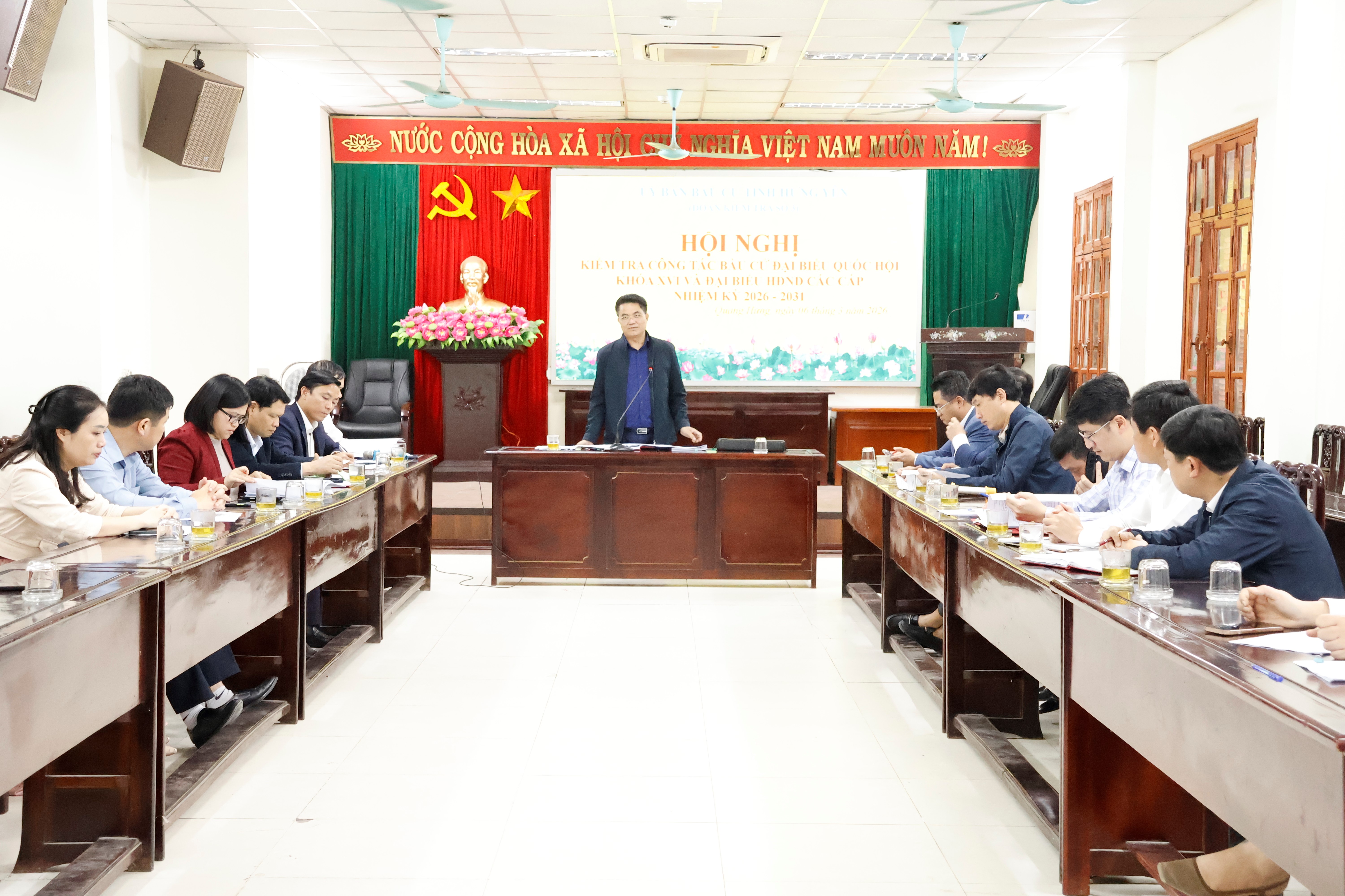 Đoàn kiểm tra số 3 của tỉnh kiểm tra công tác bầu cử tại xã nhà