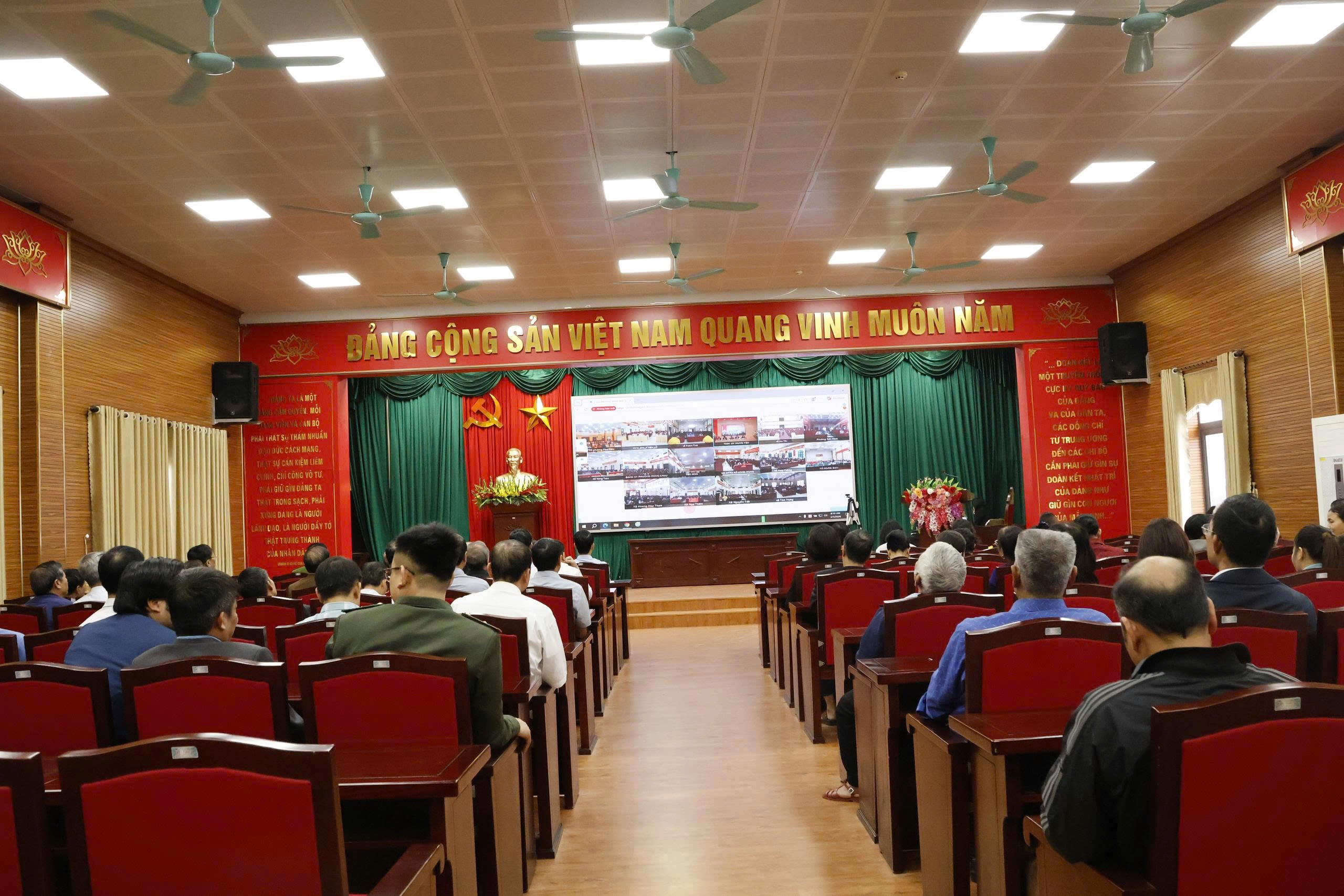 HỘI NGHỊ TIẾP XÚC CỬ TRI VỚI NHỮNG NGƯỜI ỨNG CỬ ĐẠI BIỂU QUỐC HỘI KHÓA XVI, NHIỆM KỲ 2026- 2031