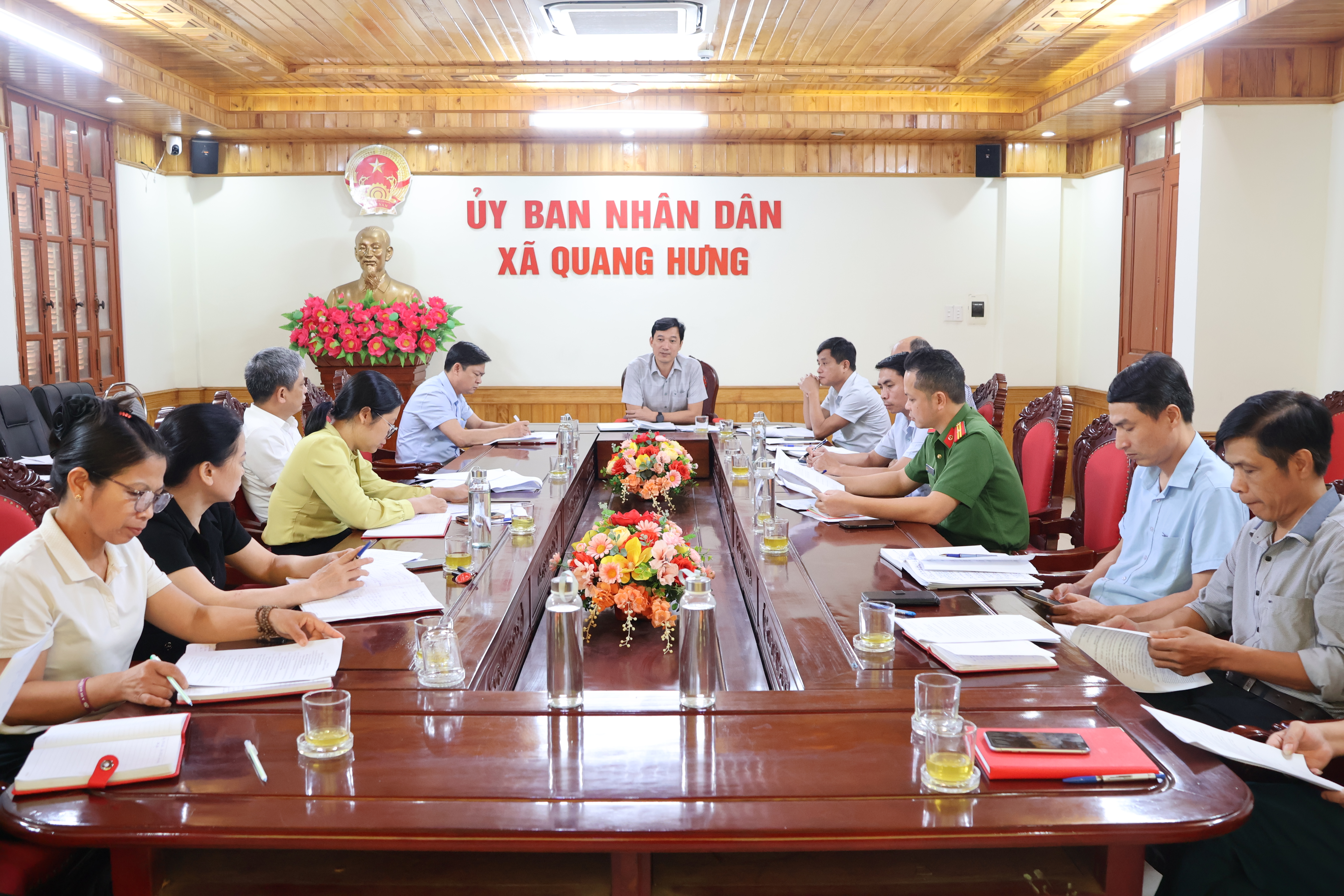 Hội nghị giao ban Ủy ban nhân dân xã