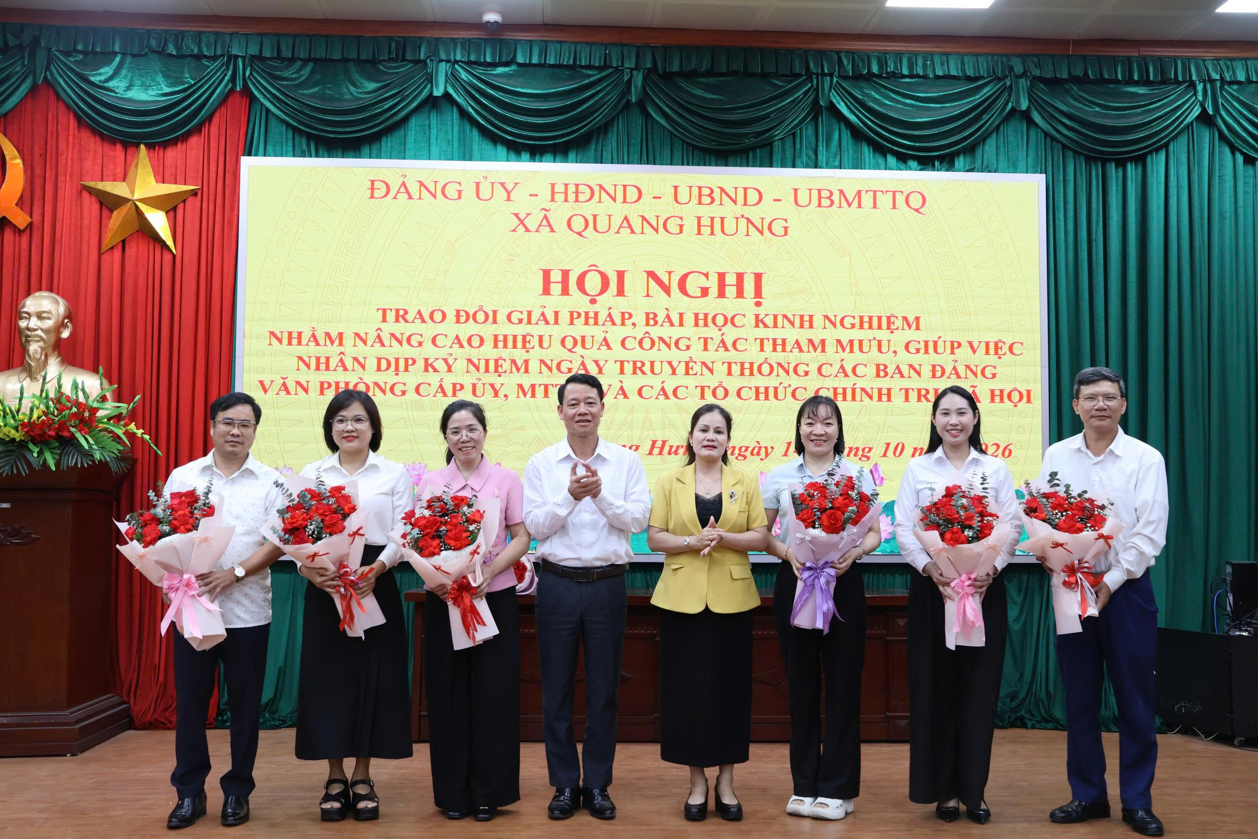 Hội nghị gặp mặt kỷ niệm, ôn lại truyền thống và động viên đội ngũ lãnh đạo, cán bộ, công chức, người lao động cơ quan Đảng, Mặt trận Tổ quốc Việt Nam xã
