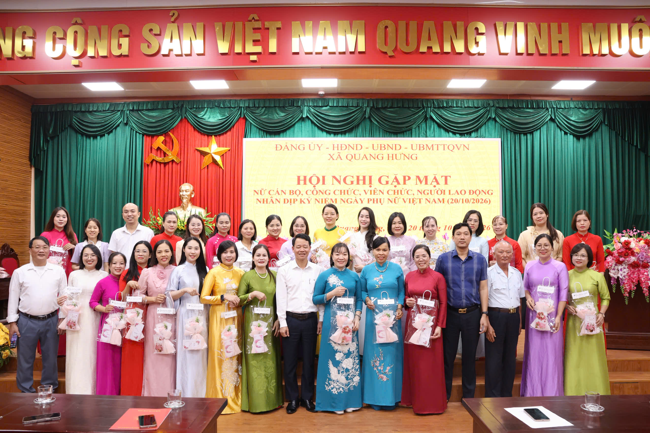 Hội nghị gặp mặt nữ cán bộ, công chức, viên chức, người lao động thuộc khối cơ quan Đảng ủy - HĐND - UBND - UBMTTQ xã Quang Hưng
